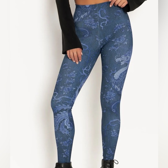 Blackmilk “DRAGON RISING DENIM HWMF LEGGINGS - LIMITED” Size Medium M NWT - Picture 14 of 16